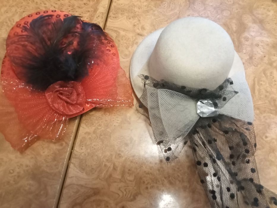 Два капелюха заколки