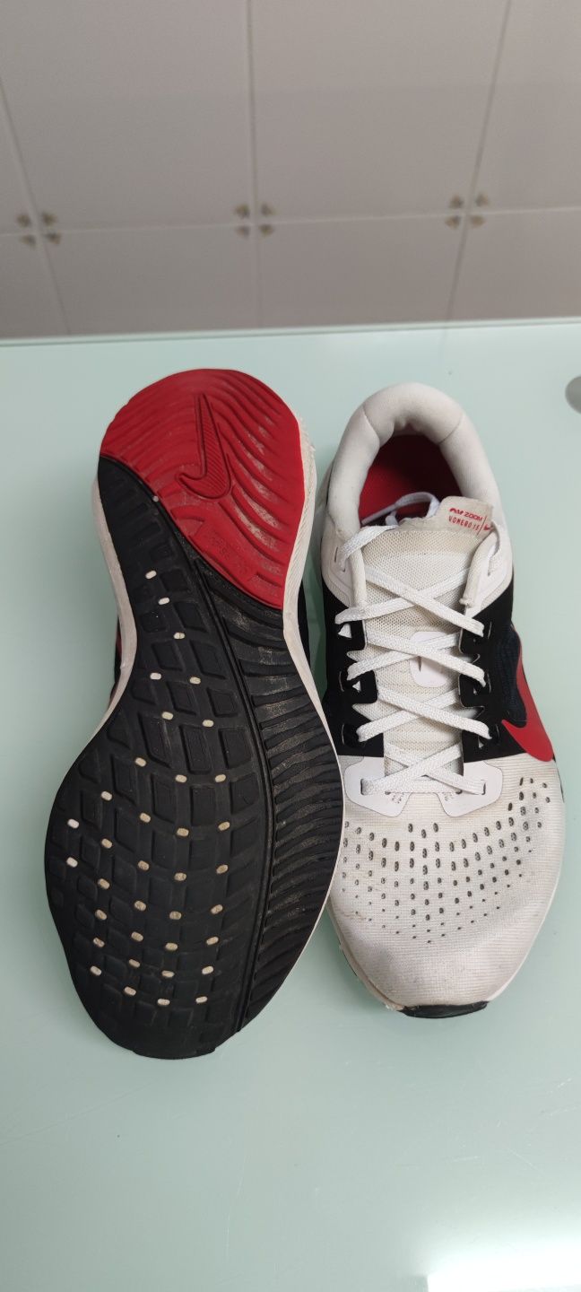 Tênis ASICS Vomero 15 42.5