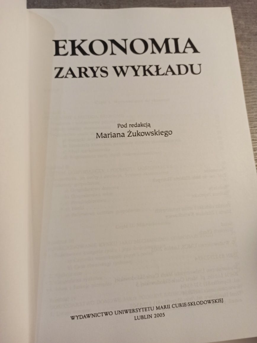 Ekonomia zarys wykładu red. Marian Żukowski