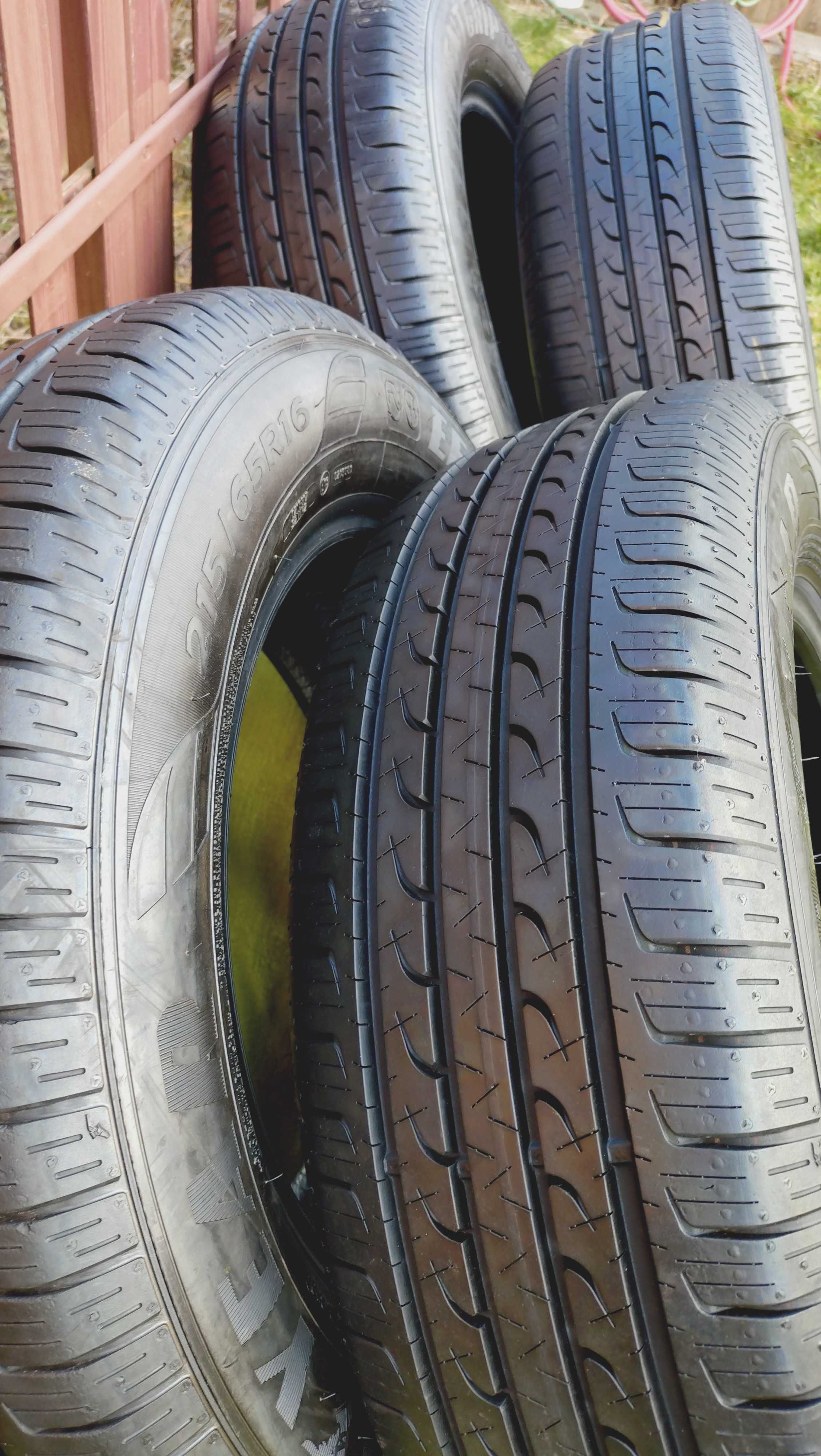 opony komplet GOODYEAR EFFICIENTGRIP 215/65 R16 SUV 4x4