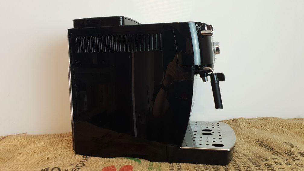 DeLonghi Magnifica S ECAM 22.110.B Automat Młynek