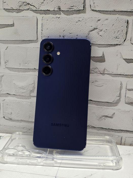 Samsung S25 12/128 , 2 Sim, 12 циклів зарядки.