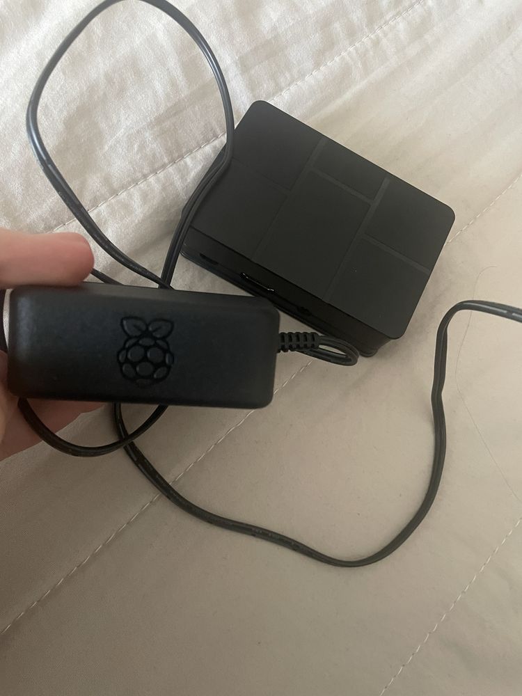 Raspberry Pi 3B + Caixa + Fonte oficial