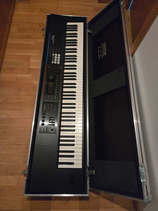 Roland Juno DS88 (sem uso) + Stand + Flight Case (Caixa de Transporte)