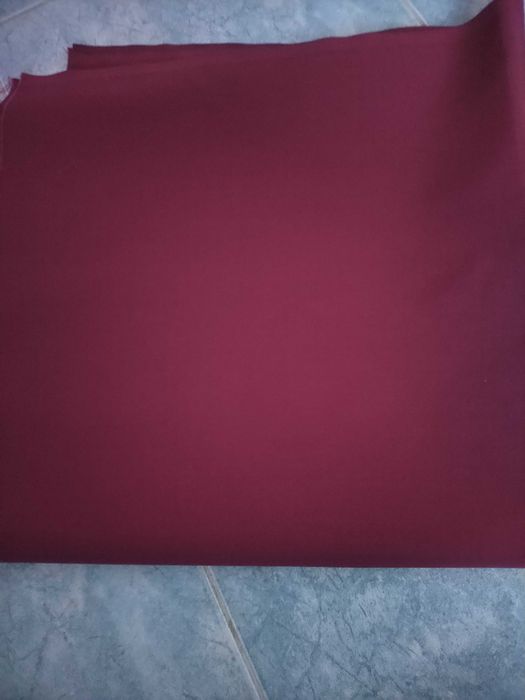 Bordowy materiał 79 x 154 cm
