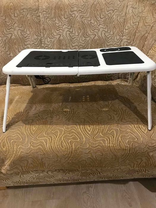 портативний стіл для ноутбука E-Table.