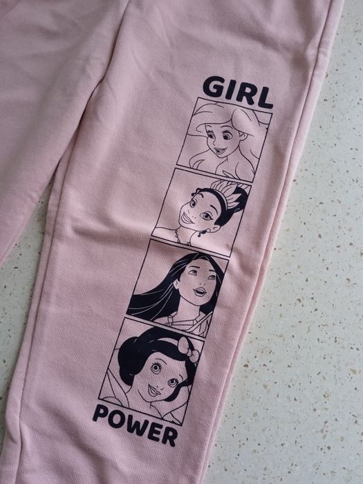 Nowe spodnie dresowe dla dziewczynki rozmiar 128