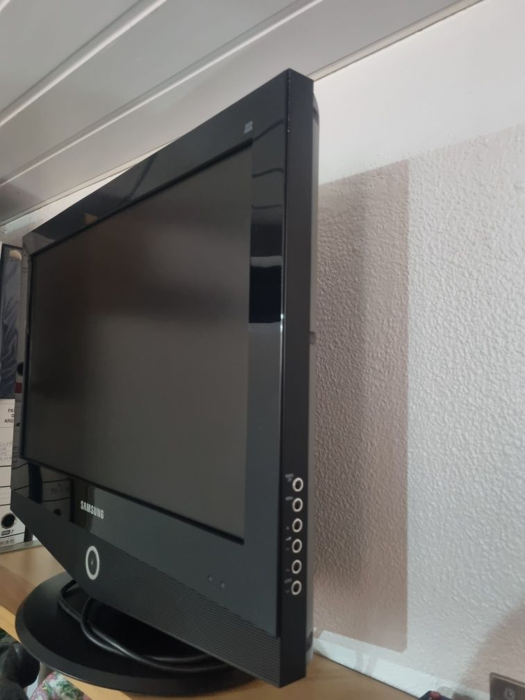 Televisor / Televisão / TV Samsung LE26R32B HD