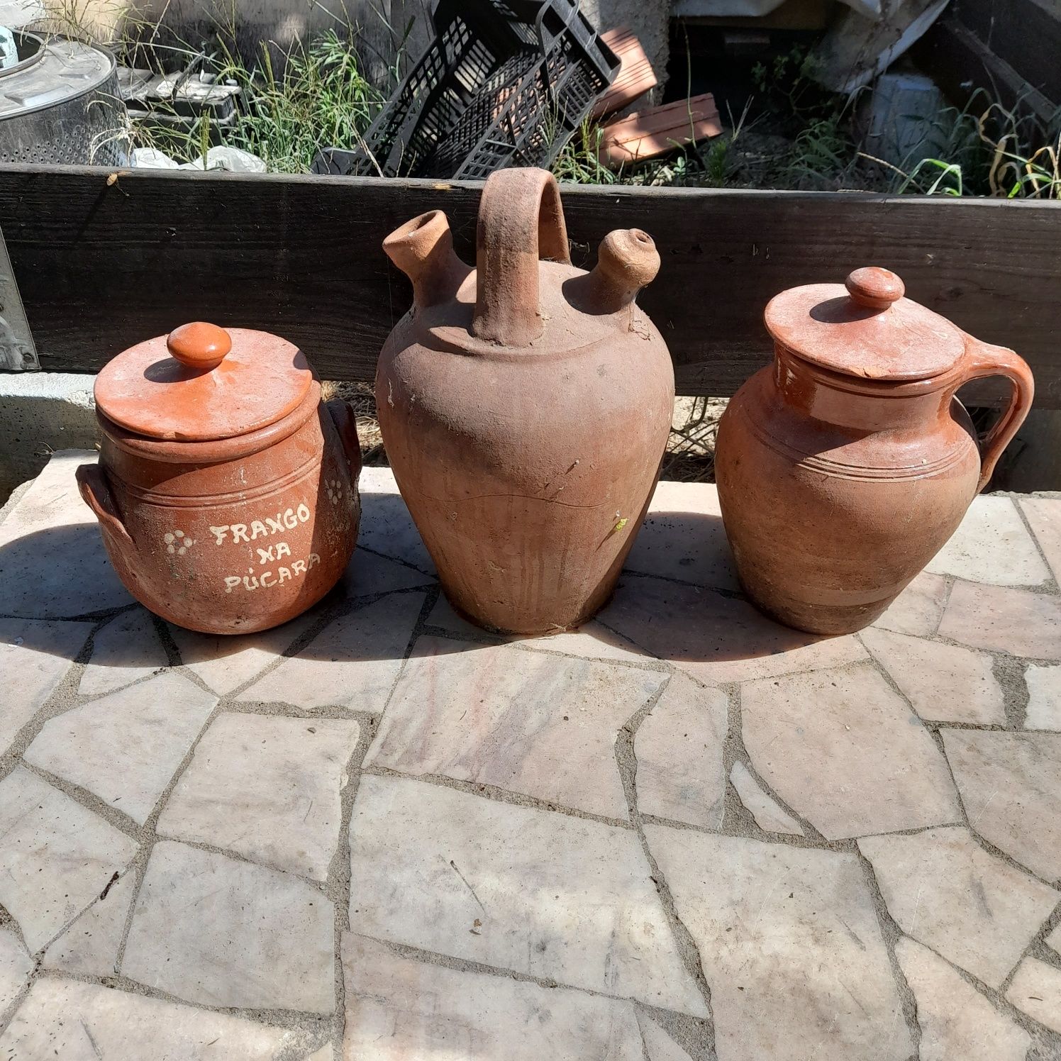 Potes  em barro talhas