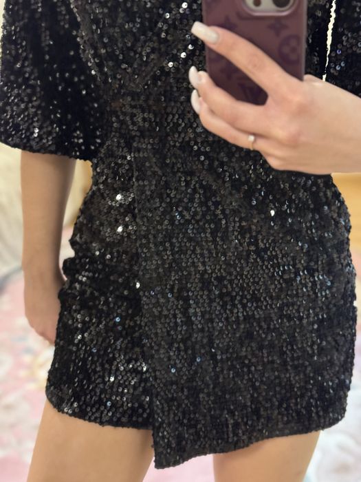 Сукня  в паєтки