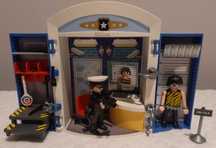 Playmobil, 70306, 51 el. Posterunek Policji w Walizce (Zabawka)