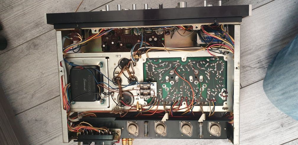 Wzmacniacz Sansui AU-555A