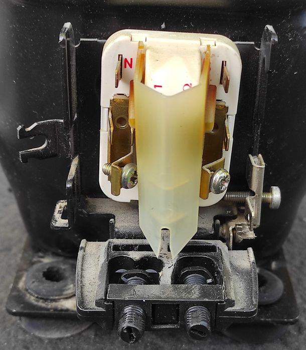 Компресор холодильника Danfoss NL8F, 105G6822