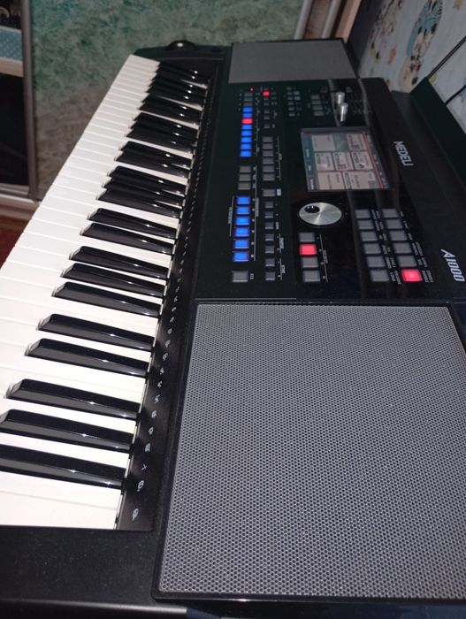Продам синтезатор Medeli a1000