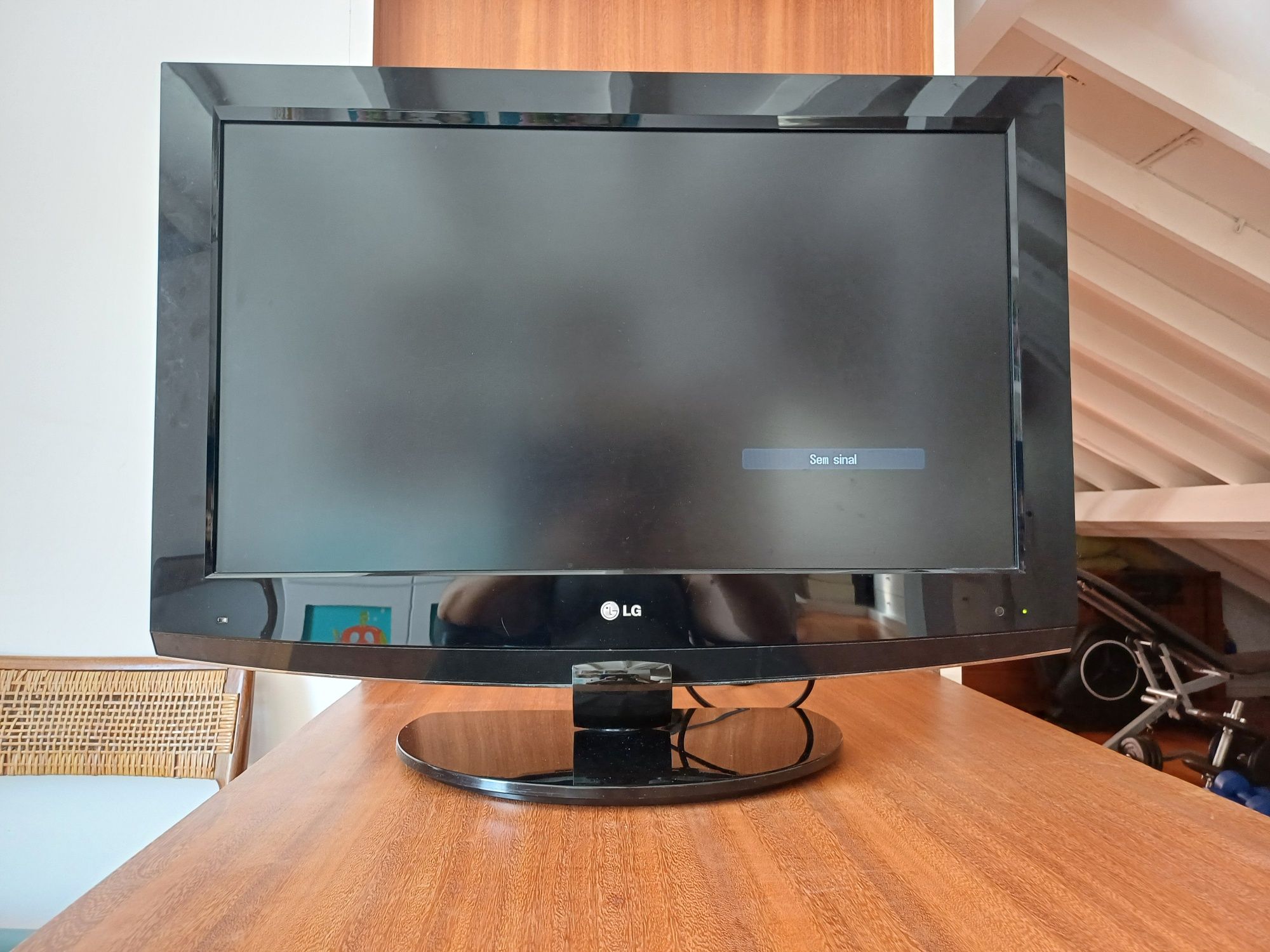 Televisão LG 32 polegadas a funcionar