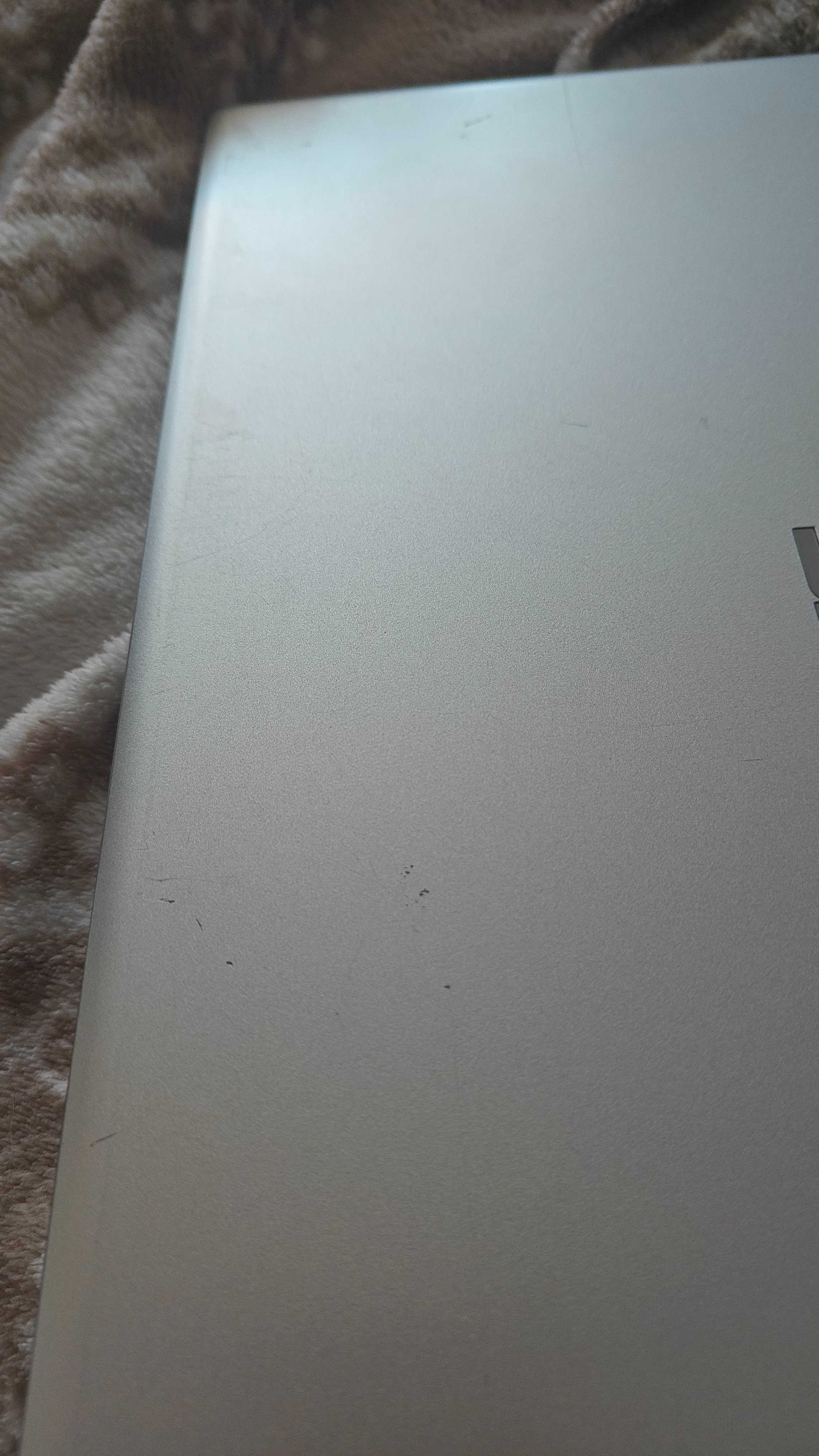 Sprzedam w bardzo dobrym stanie Laptop Asus Vivobook 15