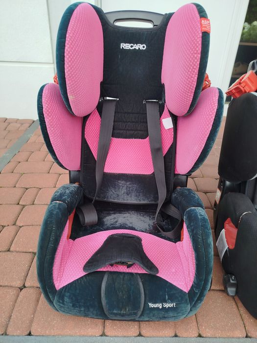 Dwa foteliki Recaro Young Sport