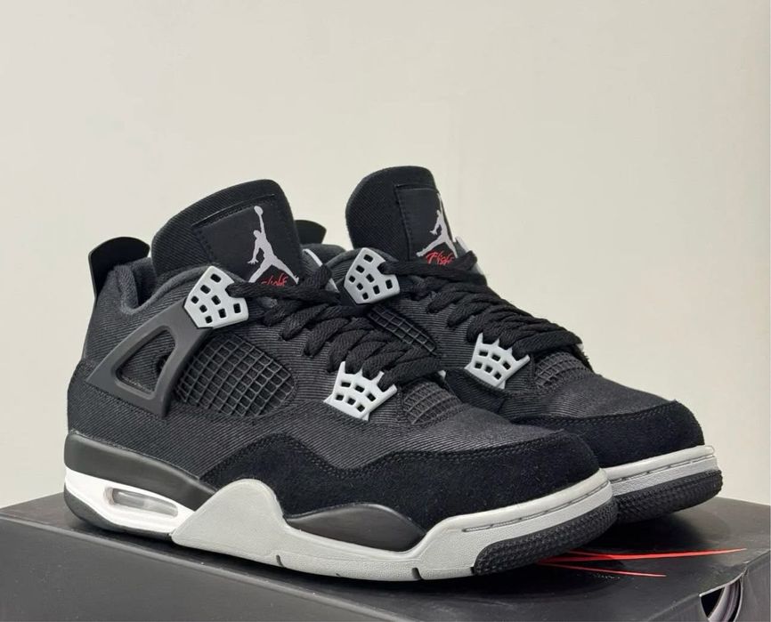 Vendo Jordan 4 black canva