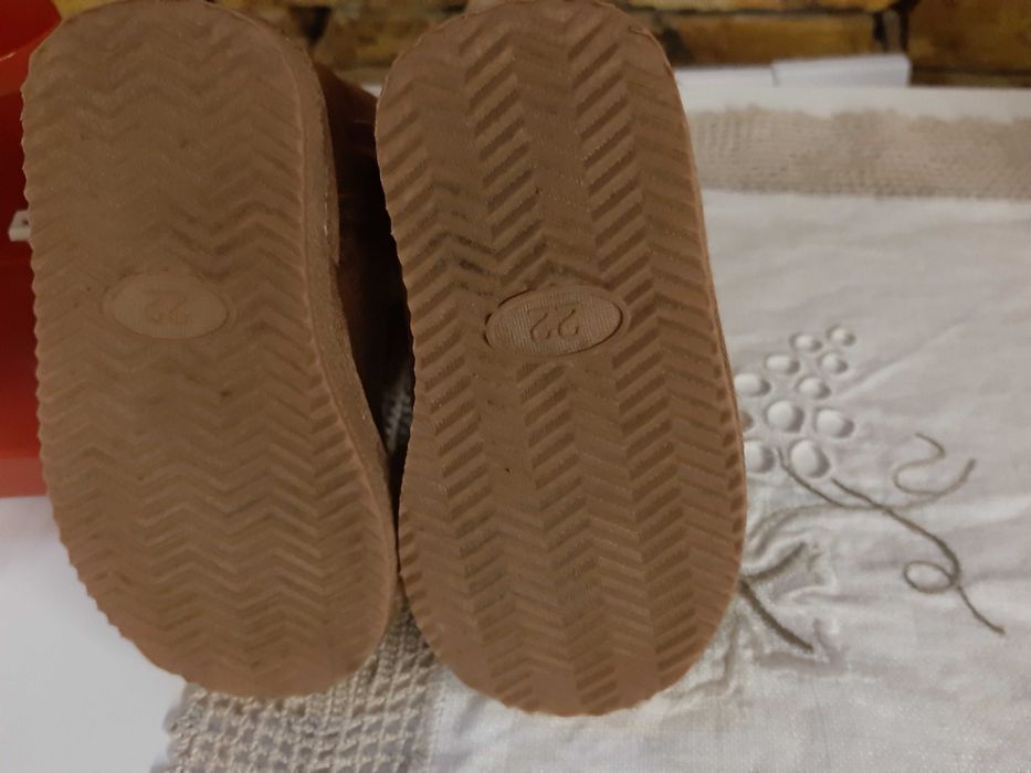 Bota nova forrada com pelo da Saxoo Blue