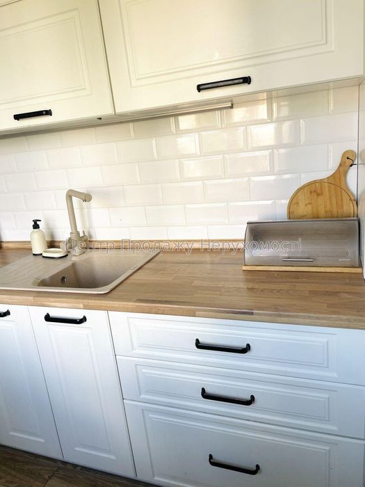 Продам 3к. КПІ (м. Політехнічний інститут) Шевченківський р-н. Центр