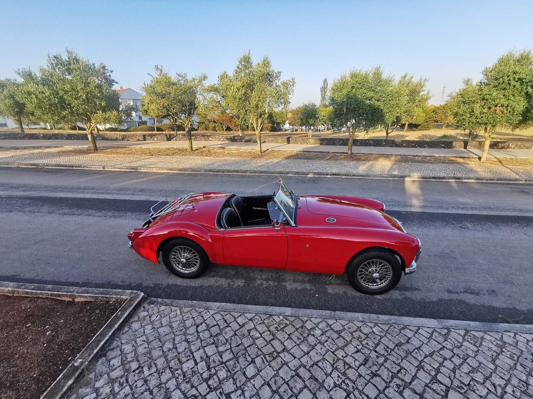 Aluguer Viatura Clássica descapotável casamento ou eventos - MG MGA