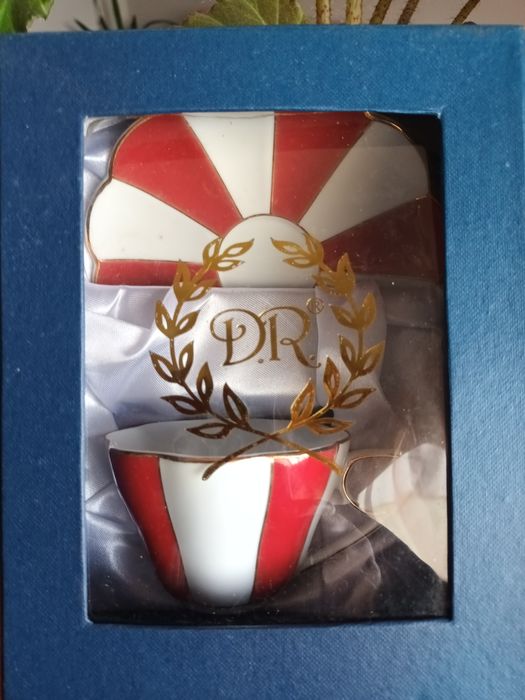 Belíssima chávena de chá em porcelana