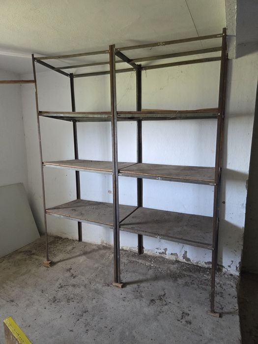 Regał magazynowy metalowy z półkami
