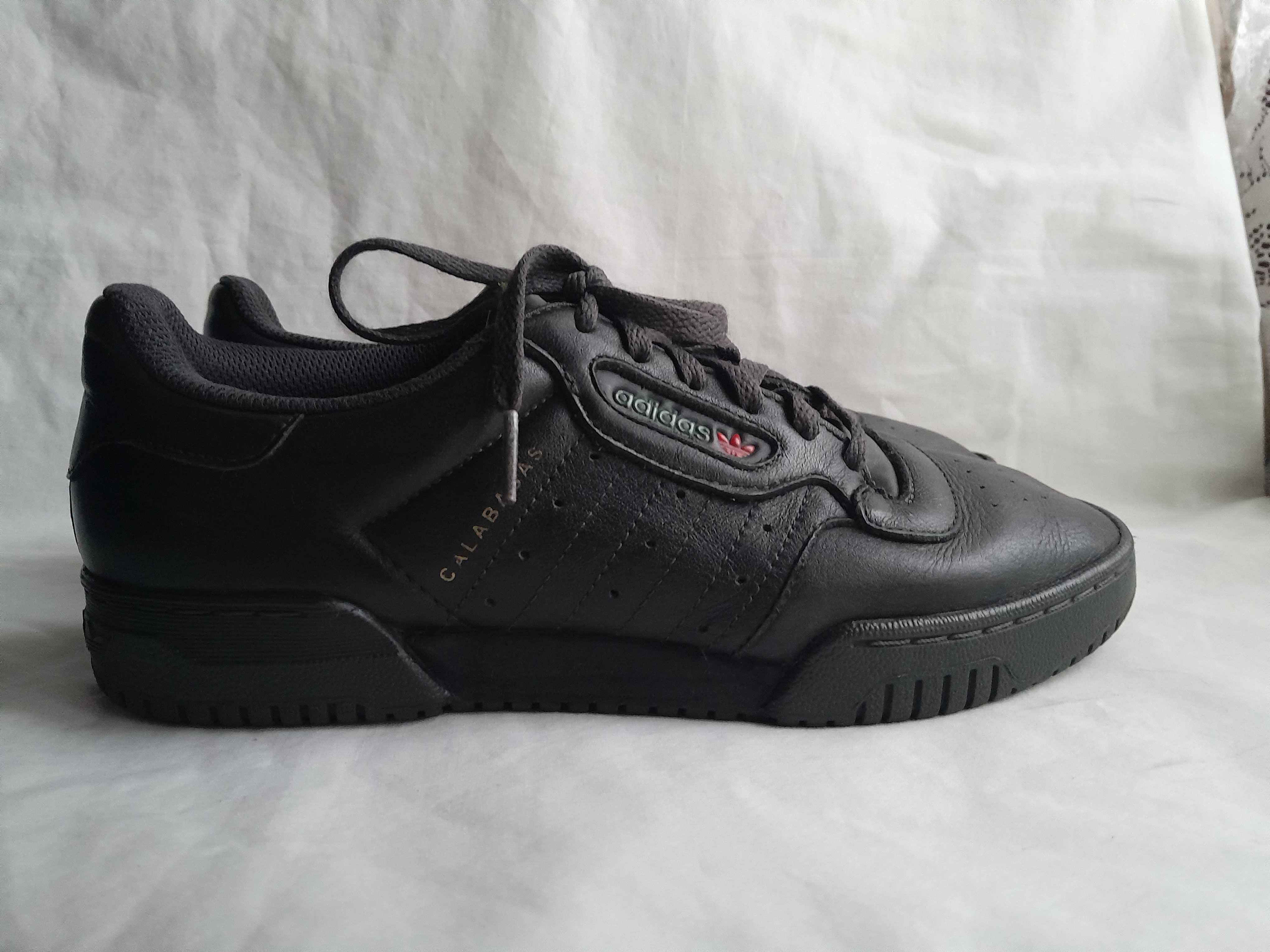 Sprzedam buty Adidas Yezzy Powerphase Calabasas Black.