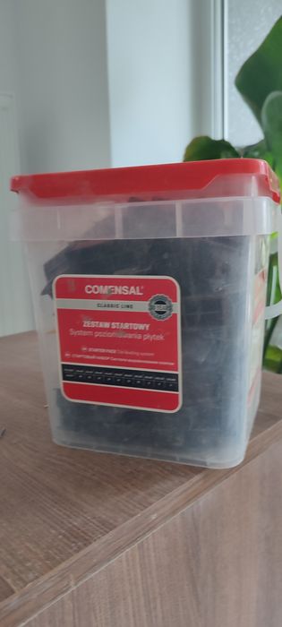 Comensal kliny do płytek