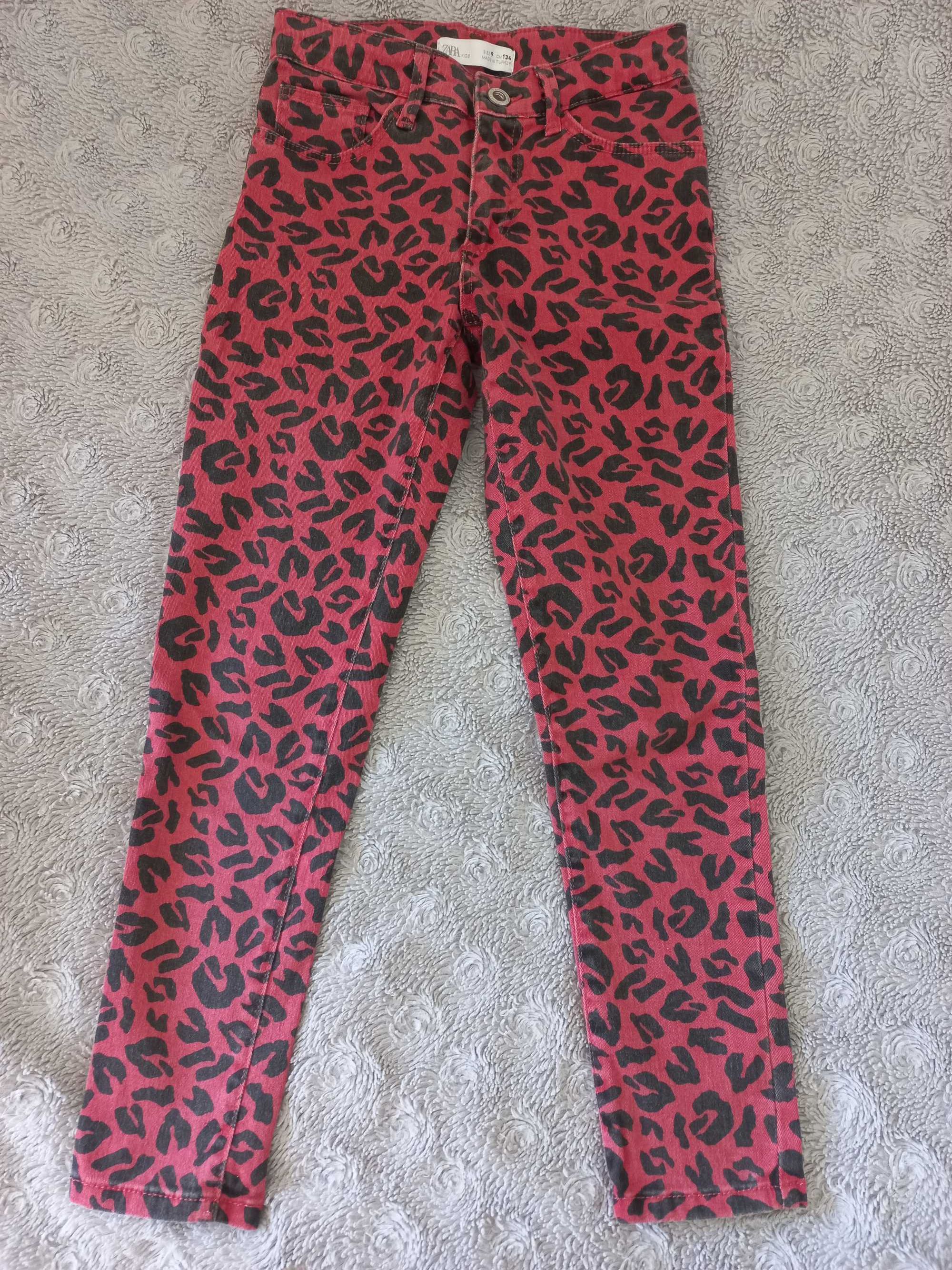 Spodnie Zara czerwone w czarne cętki Rozm. 134 jak nowe