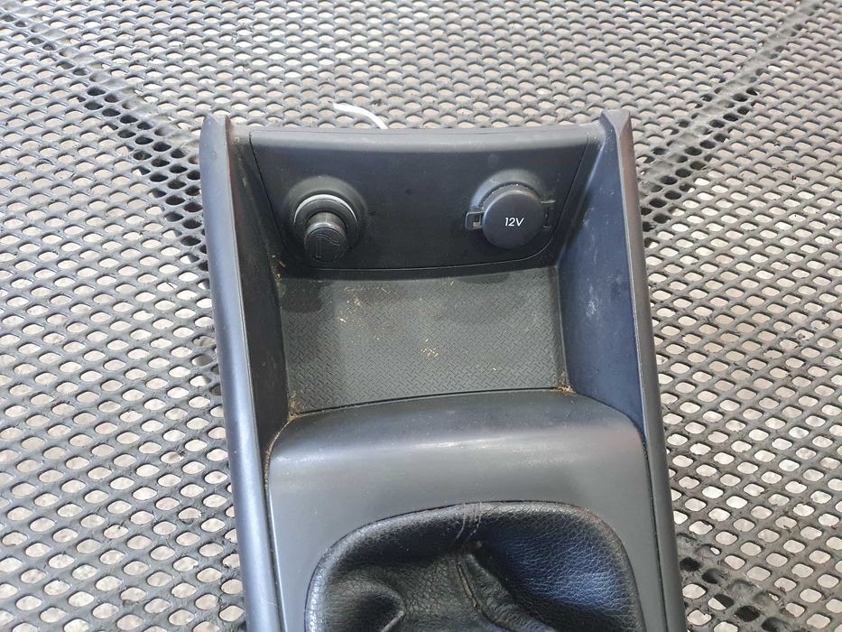Panel ramka zapalniczka mieszek Hyundai i30 2008 r