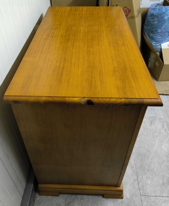 Cômoda  4 gavetas e mesa de cabeceira de pinho mel