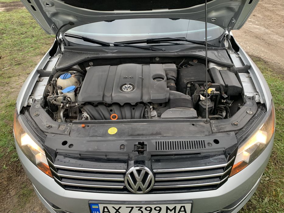 Продам Пассат В7 2013 год 2.5 газ бенз