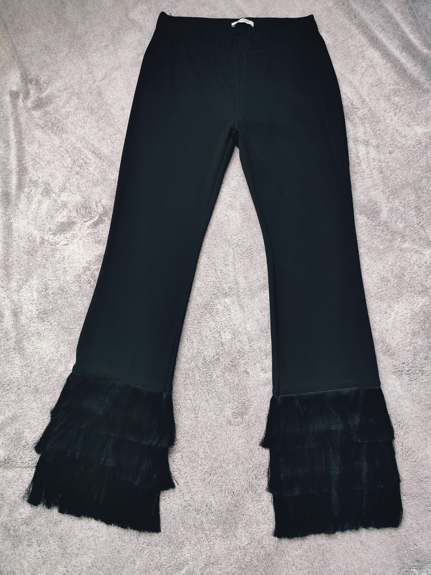 Чорні брюки кльош з бахрамою Zara