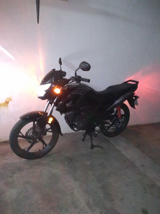 CB125F como nova