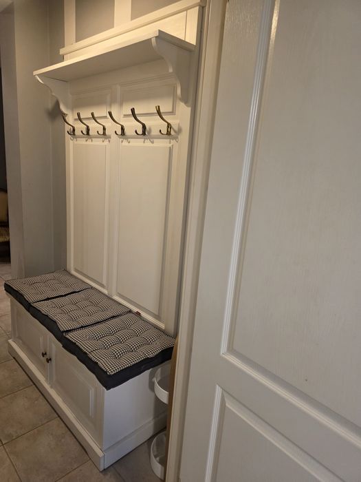 Biała garderoba do przedpokoju