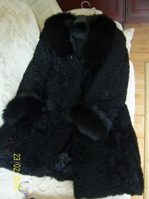 Futro z czarnych karakuł