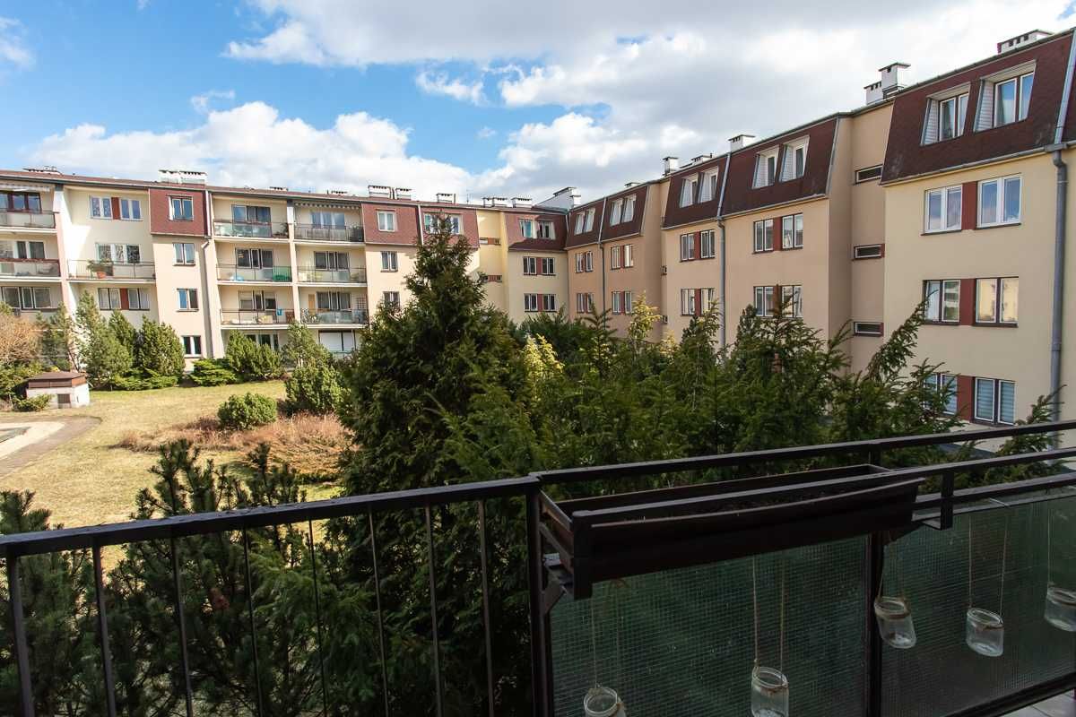 Pokój wielkości kawalerki (18m2 + balkon) - Metro Kabaty
