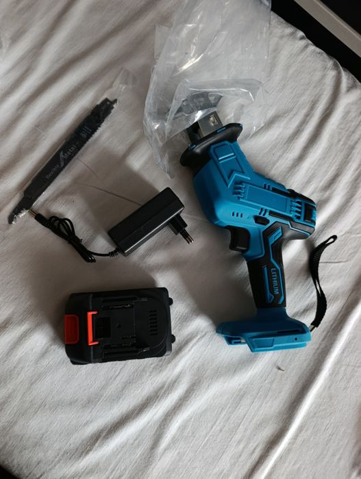 Piła szablasta wyrzynarka pod baterię Makita 18v