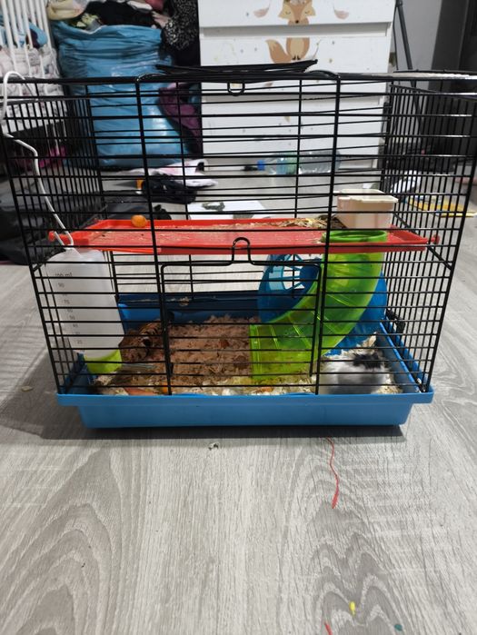Sprzedam klatkę dla chomika wraz z zestawem .