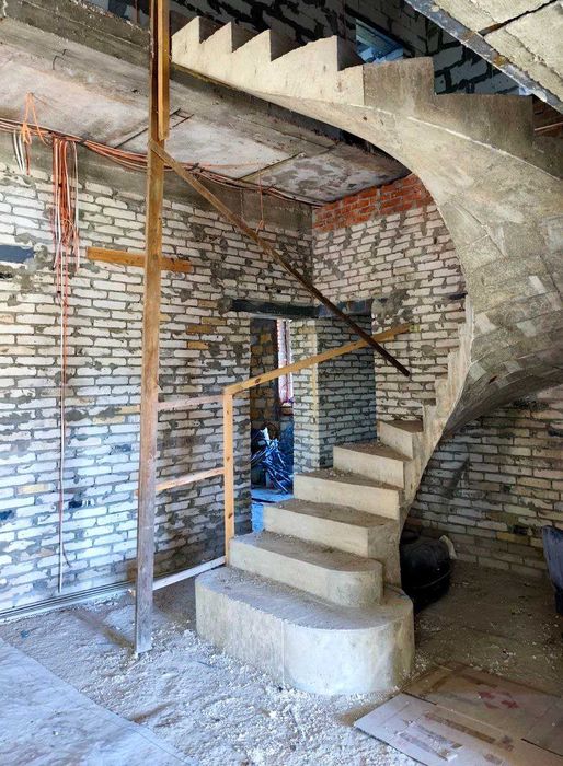 Продам двоповерховий будинок в коттеджному містечку.