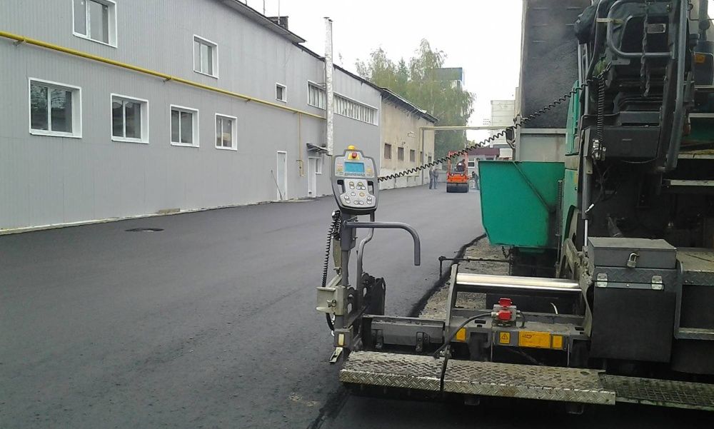Якісне асфальтування Укладання асфальтної крихти