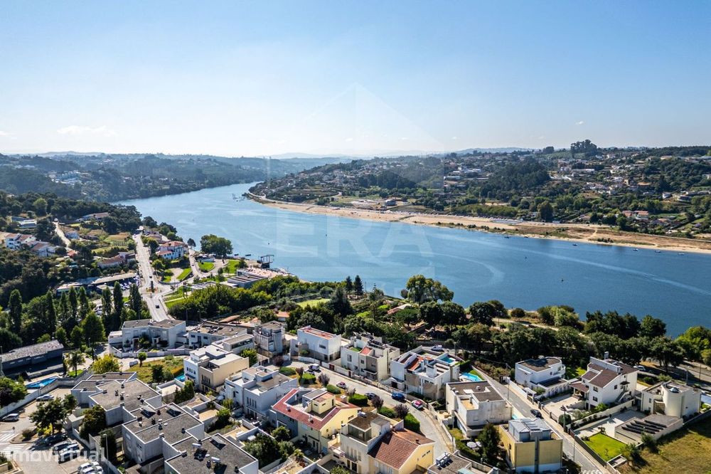 MoradiaV4 com Piscina Interior e Vista sobre o Rio