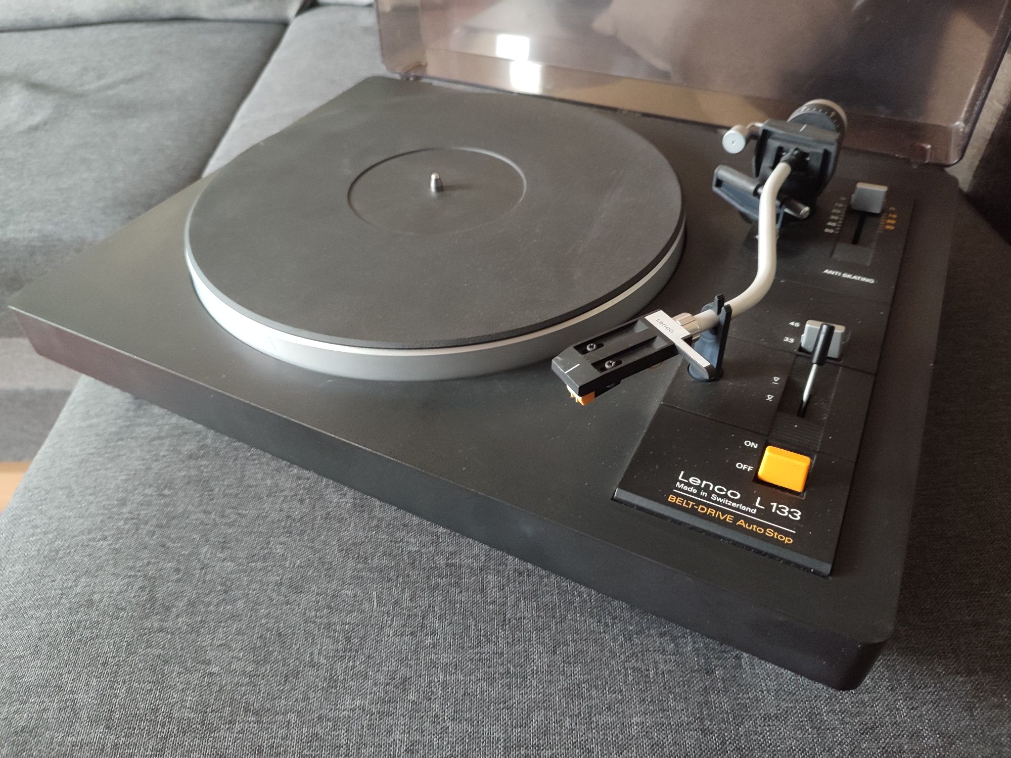 Gramofon Lenco L 133