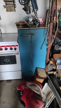 Холодильник "Саратов", потрібен ремонт.