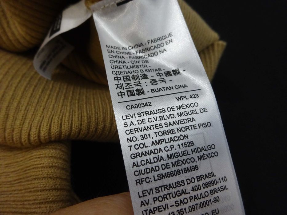 H4 cienki dopasowany sweter damski Levis prążek kamel beż półgolf S 36