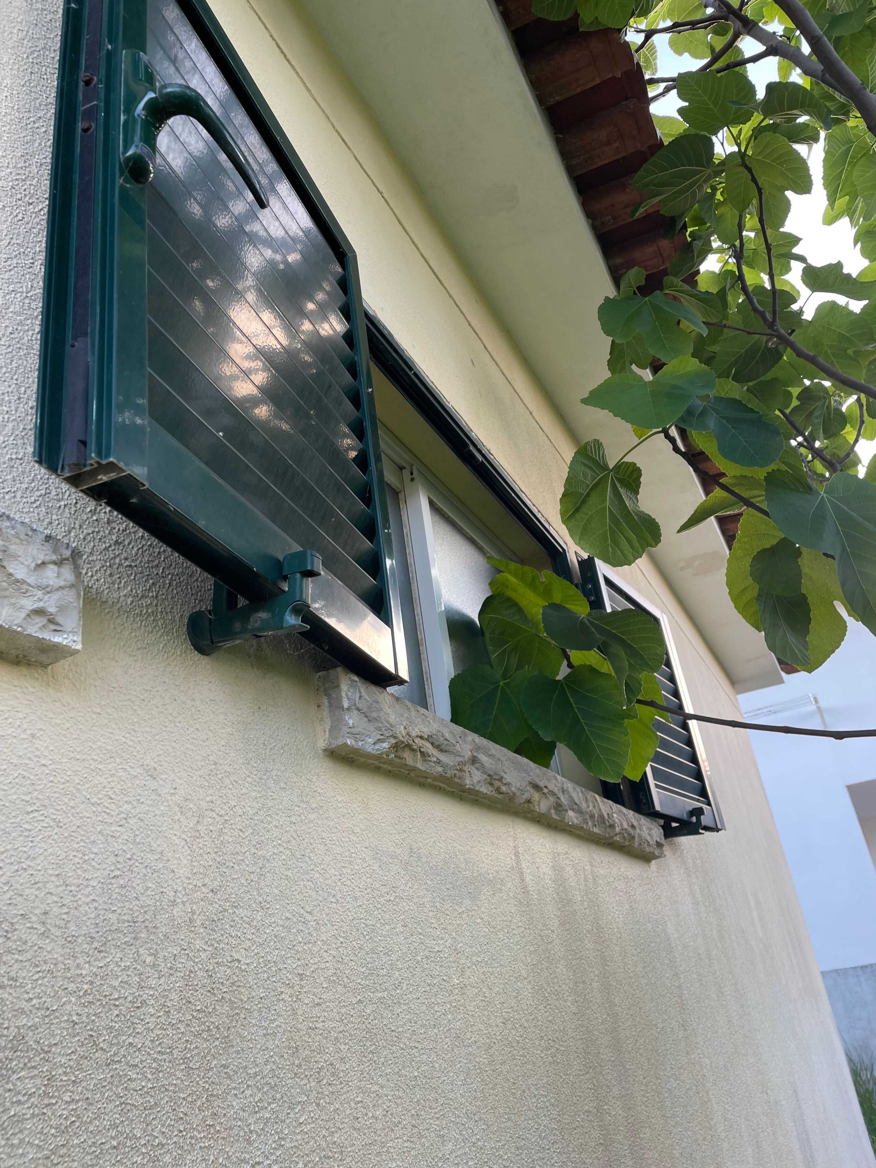 9 x Janelas + 9x Portadas em bom estado