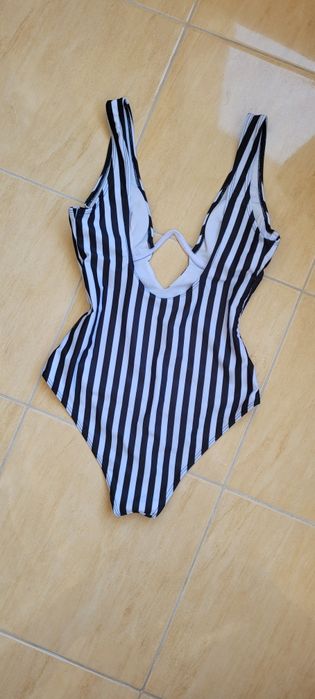 новий суцільний купальник хс с на груди до С,трендова чашка