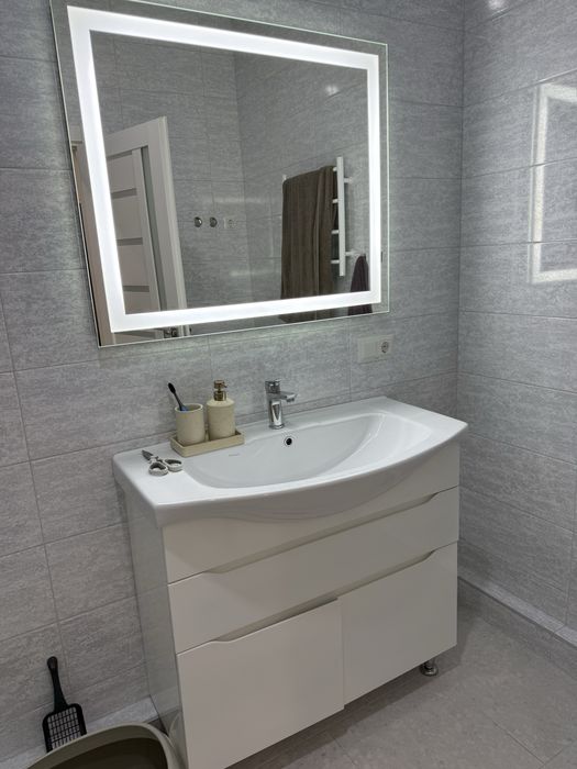 Продам раковину с тумбой