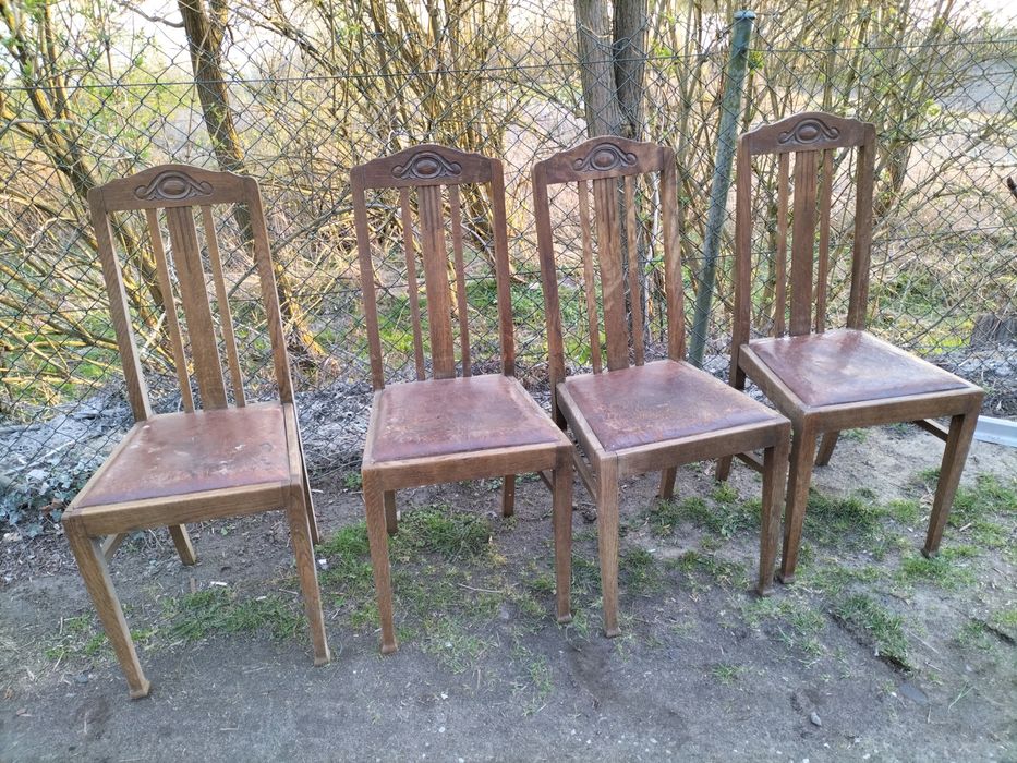 Stare dębowe krzesła